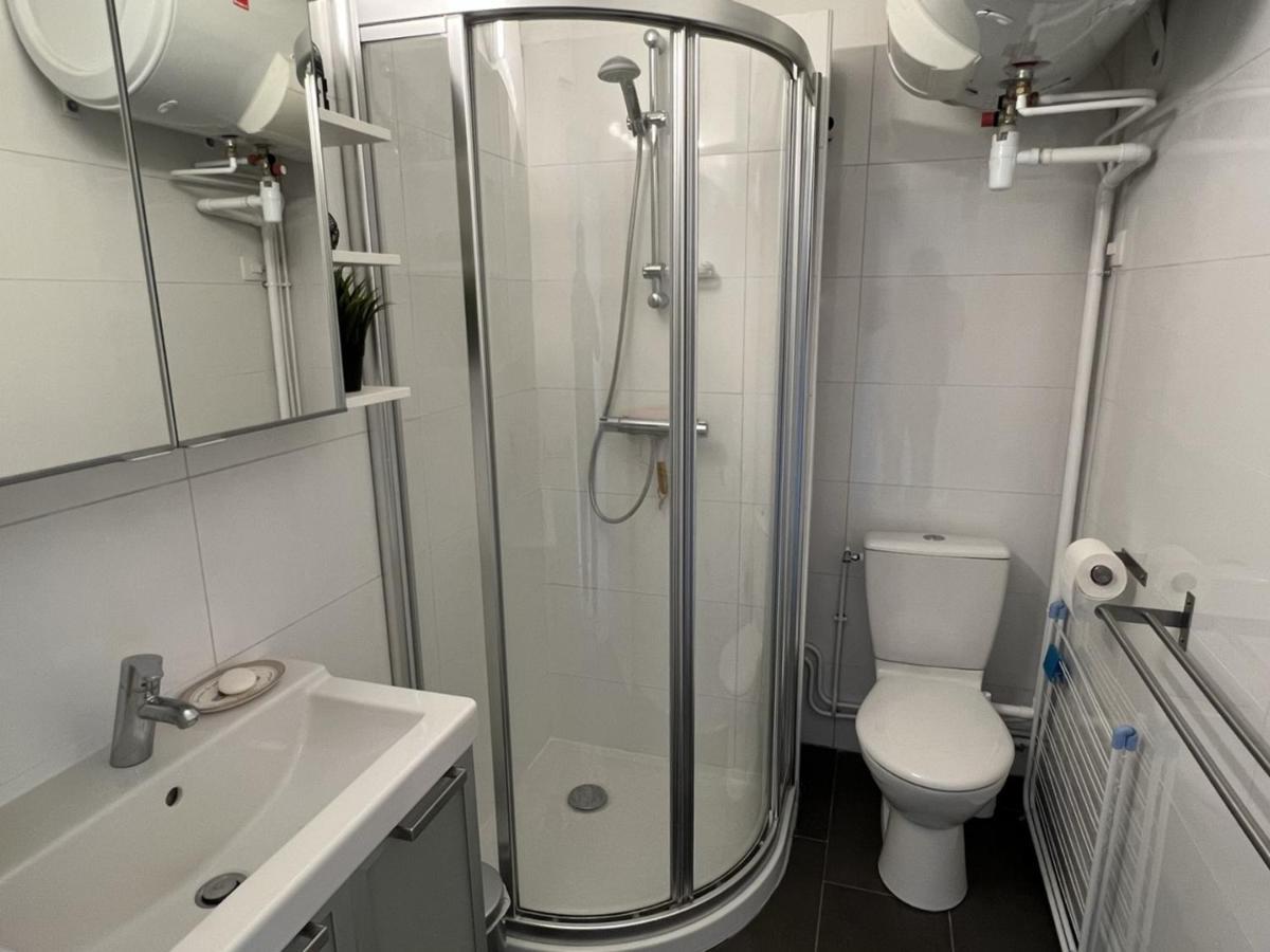 Studio En Centre-ville De Avec Balcon Et Parking - Fr-1-487-345 Appartement *